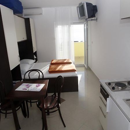 Apartments Rubic โอมิช ภายนอก รูปภาพ