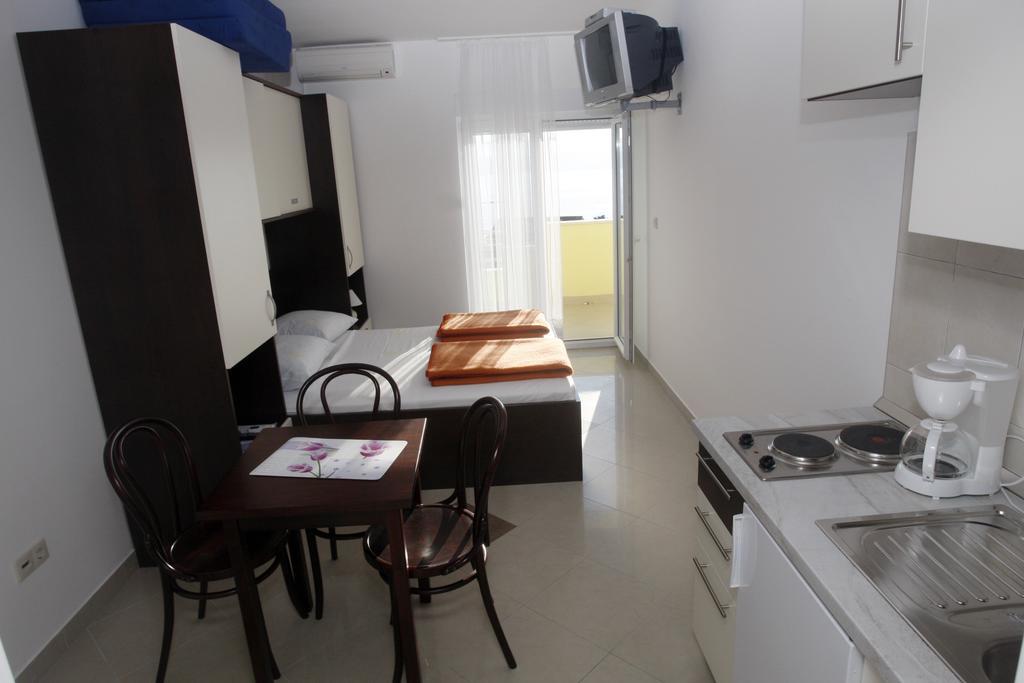 Apartments Rubic โอมิช ภายนอก รูปภาพ